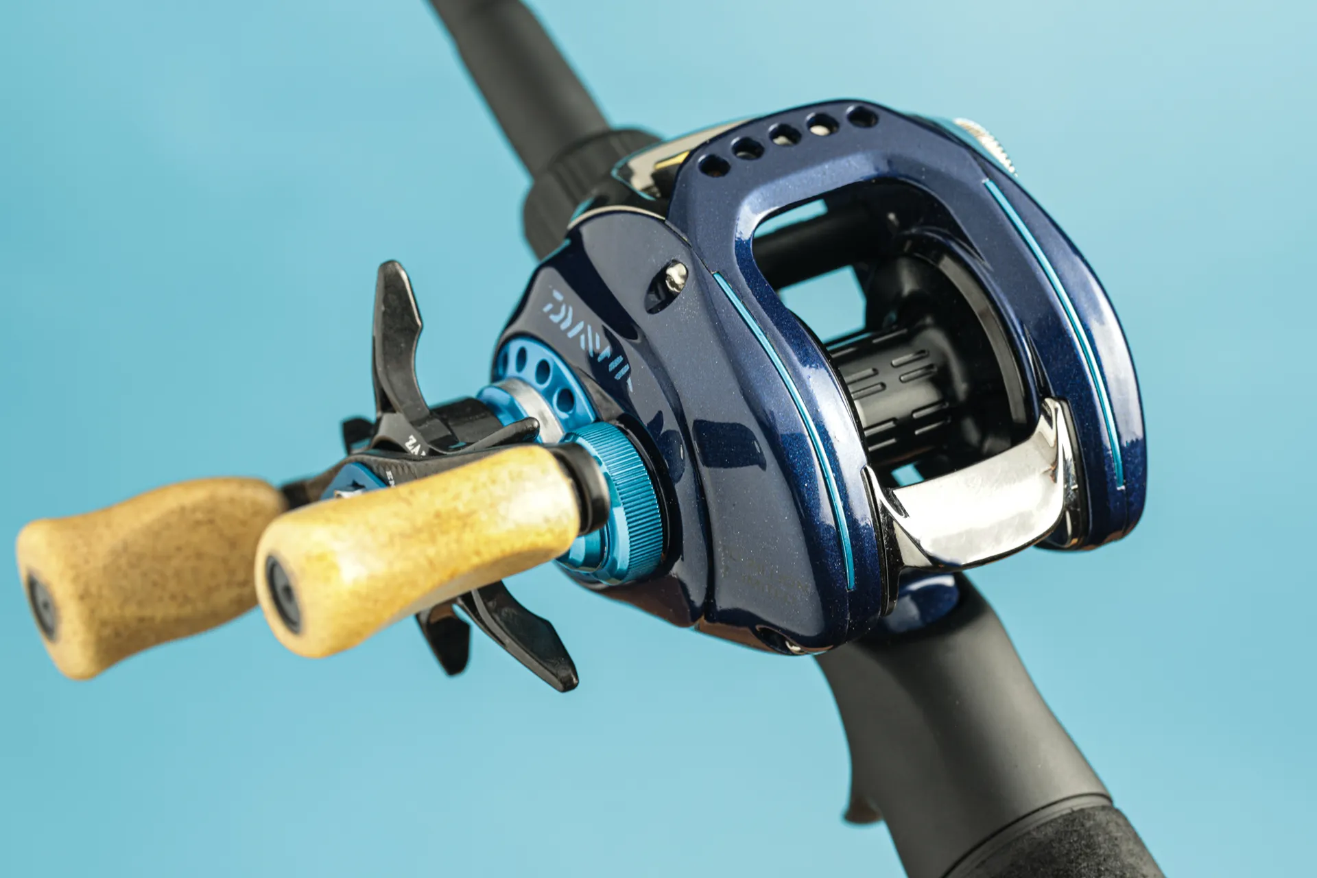 Peinture moulinet casting Daiwa TD Zillion SHLA en bleu nuit par Dumonteil Limoges 